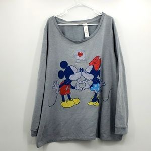 Disney Mickey and Minnie Graphic Sweater 3x gray making a heart